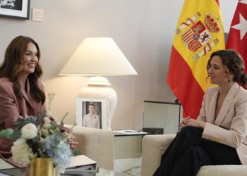 Díaz Ayuso aborda con Spotify el peso del streaming en el sector de la música
