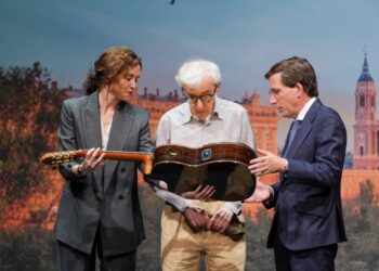 Díaz Ayuso da la bienvenida a Woody Allen con el rodaje de su nueva película en Madrid: “Somos una región que ama el arte, el cine, la música y la vida”
