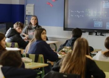 La Comunidad de Madrid reforzará la capacidad de los docentes para actuar ante insultos, faltas de respeto y problemas de convivencia en las aulas