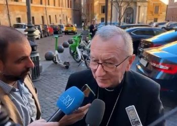 Parolin: «He hablado con el Papa, un ejemplo de gran serenidad»