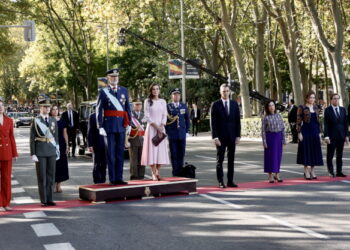 La presidenta de la Comunidad de Madrid ha asistido a los actos del 12 de octubre, presididos por Sus Majestades los Reyes