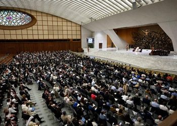 El Papa: “Falsos maestros prometen responder a las preguntas de los jóvenes”